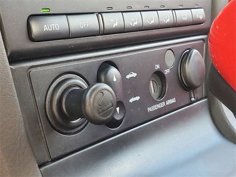 Used 2002 Ford Thunderbird image 18