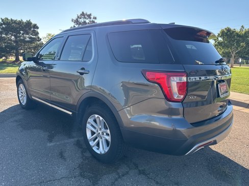 Used 2017 Ford Explorer XLT w/ Equipment Group 202A image 6