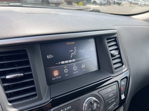 Used 2020 Nissan Pathfinder S image 9
