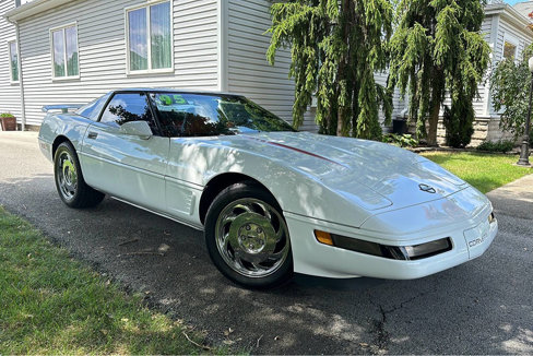 Used 1995 Chevrolet Corvette Coupe image 2