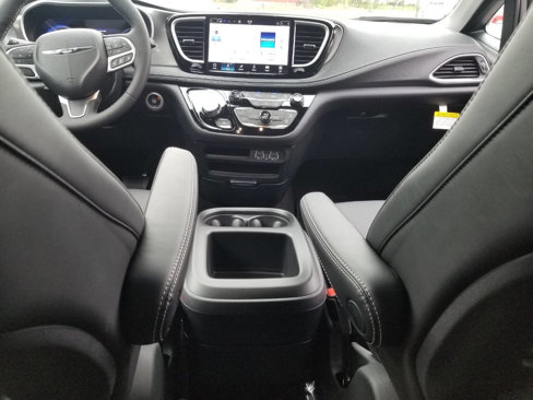 New 2025 Chrysler Pacifica Select image 10