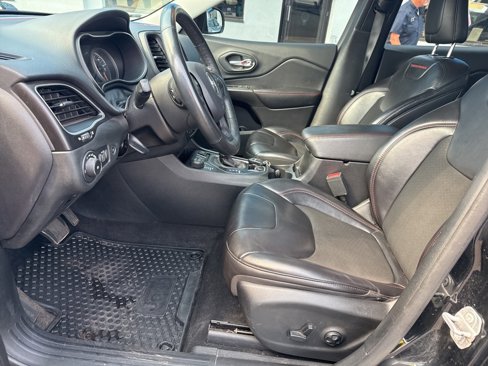 Used 2019 Jeep Cherokee Trailhawk w/ Comfort/Convenience Group image 13