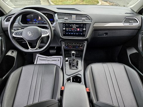 Used 2024 Volkswagen Tiguan SE image 10