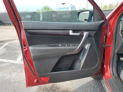 Used 2015 Kia Sorento LX image 19