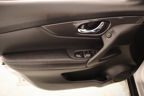 Used 2020 Nissan Rogue SV image 15