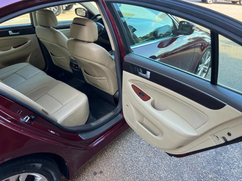 Used 2012 Hyundai Genesis 3.8 w/ Premium Pkg image 16