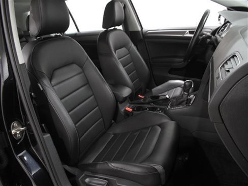Used 2019 Volkswagen Golf Alltrack S image 16