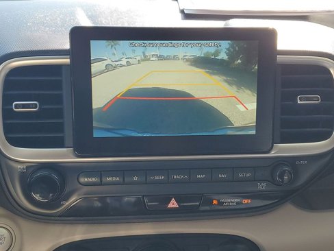 Certified 2020 Hyundai Venue image 27