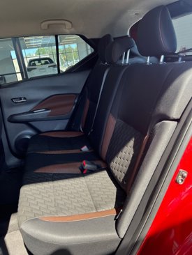 Used 2023 Nissan Kicks SR image 9