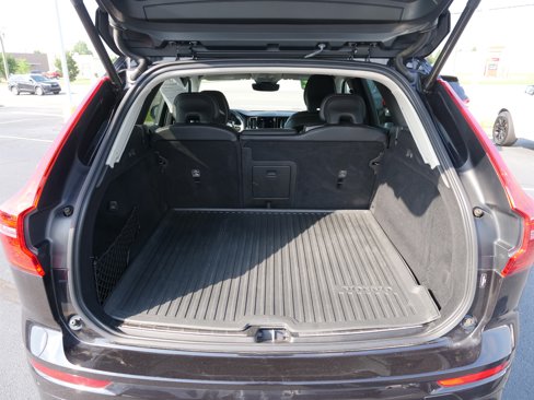 Used 2022 Volvo XC60 B6 Inscription image 12