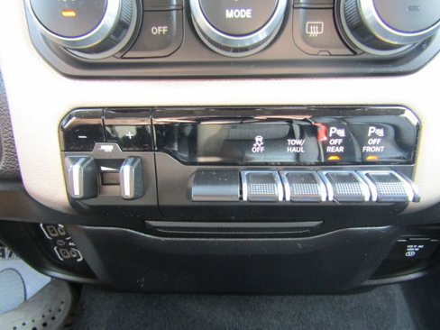 Used 2019 RAM 1500 Laramie image 30