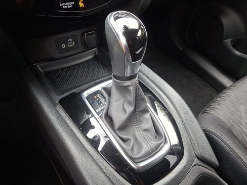 Used 2019 Nissan Rogue SV image 15