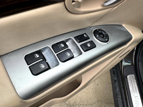 Used 2011 Hyundai Santa Fe Limited image 19