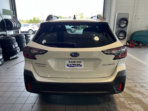 Used 2020 Subaru Outback Premium image 7