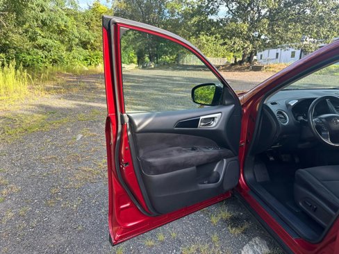 Used 2014 Nissan Pathfinder SV image 34