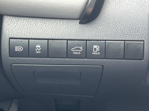 Certified 2019 Toyota Camry LE image 25