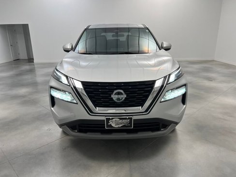 Used 2023 Nissan Rogue SV image 2