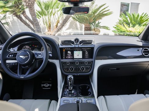 New 2025 Bentley Bentayga Extended Wheelbase image 4