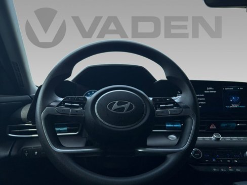 Used 2024 Hyundai Elantra SEL image 9