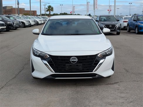 Used 2025 Nissan Sentra SV image 8