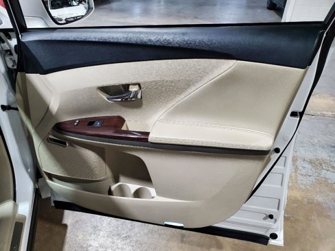 Used 2015 Toyota Venza XLE image 16