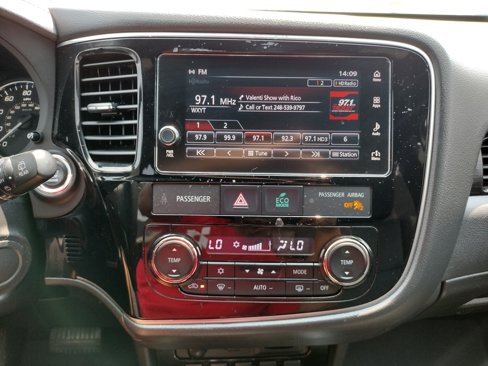 Used 2018 Mitsubishi Outlander LE image 3