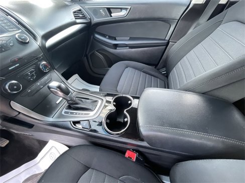 Used 2018 Ford Edge SE image 14