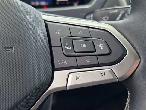 Used 2022 Volkswagen Tiguan SE image 37