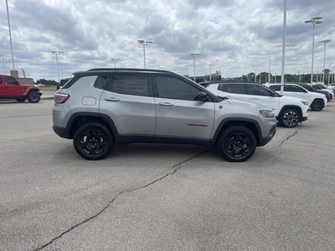 Used 2023 Jeep Compass Trailhawk image 4