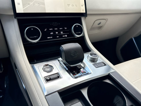 Certified 2022 Jaguar F-PACE SVR image 10