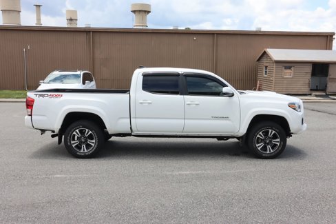 Used 2018 Toyota Tacoma TRD Sport image 8