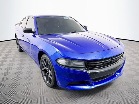 Used 2019 Dodge Charger SXT image 3