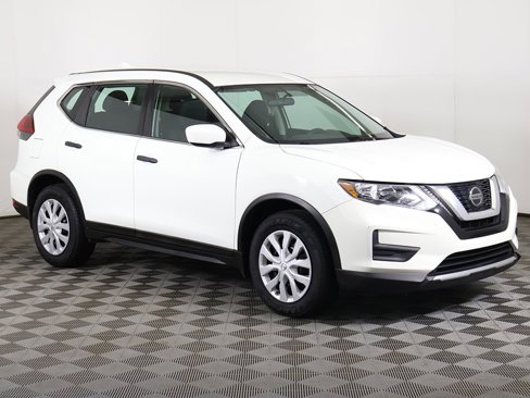 Used 2018 Nissan Rogue S image 2