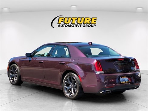 Used 2021 Chrysler 300 Touring w/ Sport Appearance Package image 7