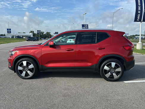 Used 2020 Volvo XC40 T5 Momentum w/ Protection Package Premier image 5