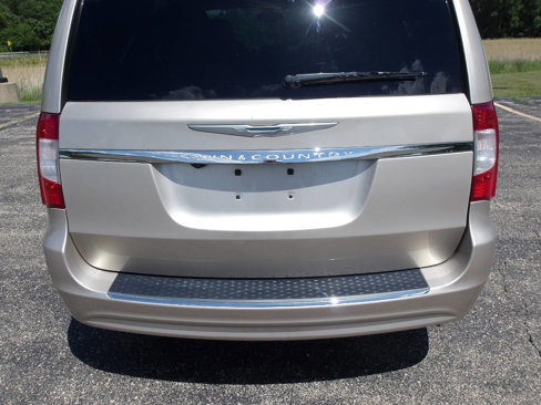 Used 2014 Chrysler Town & Country Touring w/ Driver Convenience Group image 38