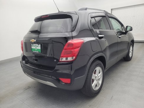 Used 2020 Chevrolet Trax LT w/ Sun & Sound Package image 7