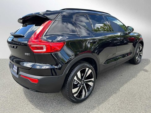 Used 2024 Volvo XC40 B5 Plus w/ Climate Package image 7