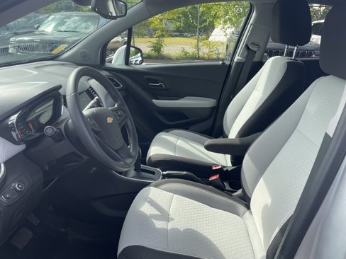 Used 2022 Chevrolet Trax LS w/ Tint and Cruise Package image 11
