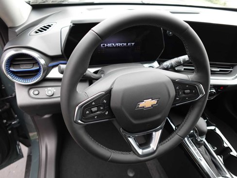 Used 2025 Chevrolet Trax LT w/ LT Convenience Package image 13