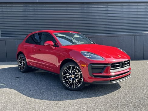 Certified 2025 Porsche Macan image 12