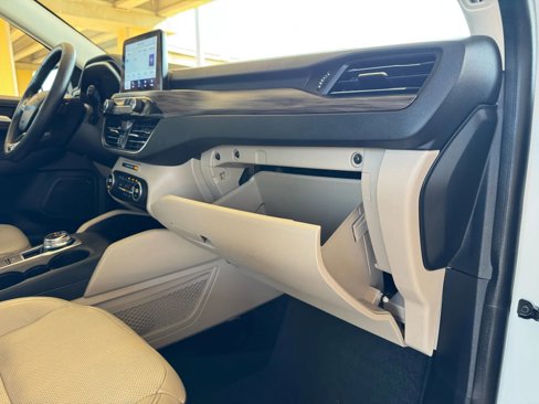 Used 2020 Ford Escape Titanium image 27
