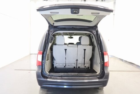 Used 2013 Chrysler Town & Country Touring-L image 16