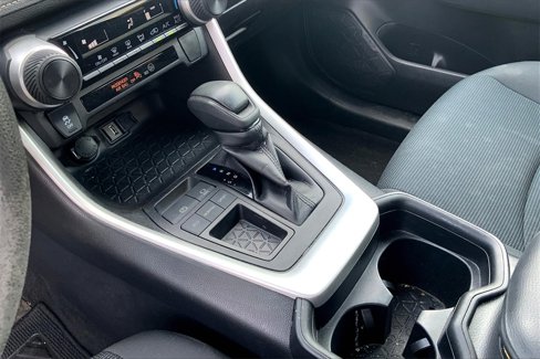 Used 2021 Toyota RAV4 LE image 18