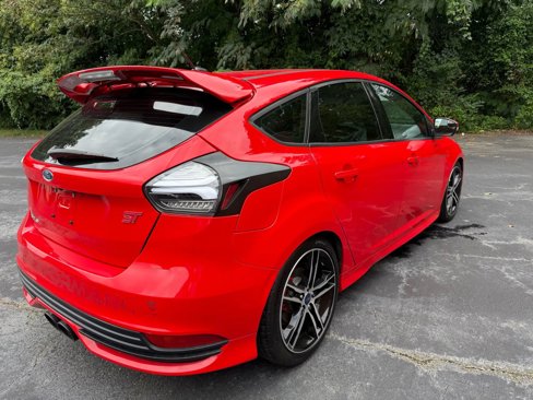 Used 2017 Ford Focus ST image 7