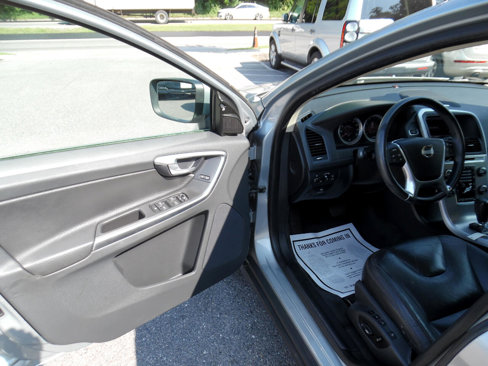 Used 2011 Volvo XC60 T6 image 9