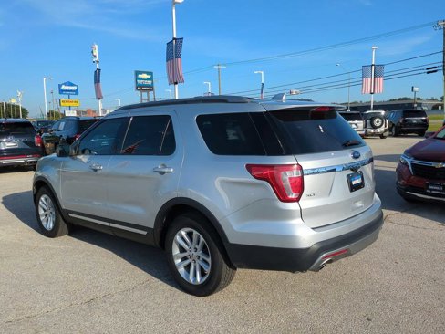Used 2017 Ford Explorer XLT w/ Equipment Group 202A image 6