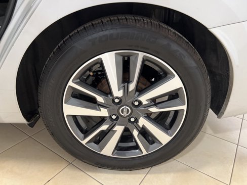 Used 2022 Nissan Versa SV image 16