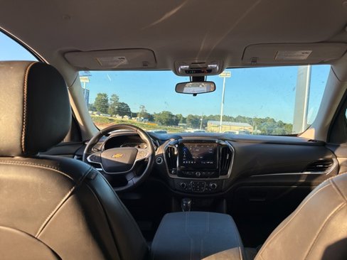 Used 2021 Chevrolet Traverse LT image 13