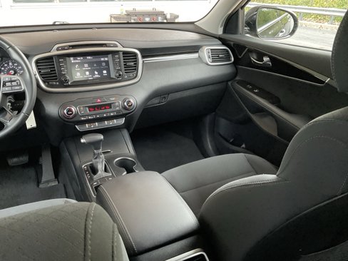 Used 2019 Kia Sorento LX w/ LX Convenience Package image 16